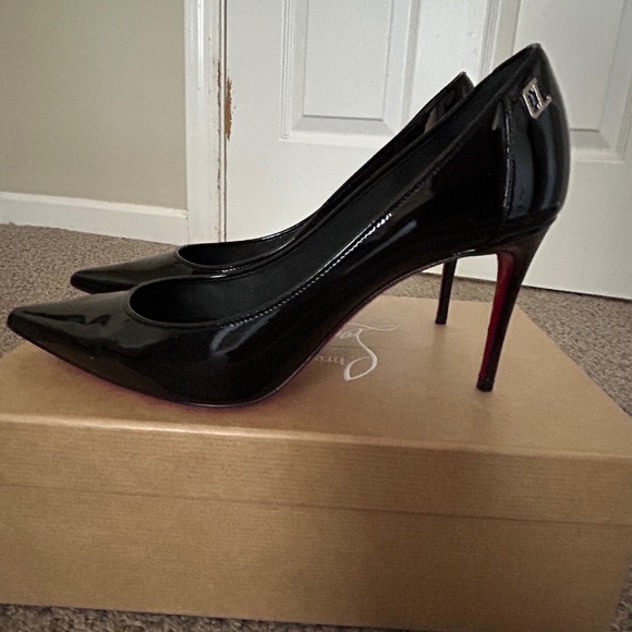 High heel pumps - Picture 1 of 10